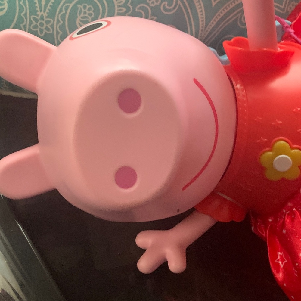 Peppa Pig Red Dress Toy Figure - Picture 4 of 12